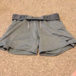 NIKE SHORTS